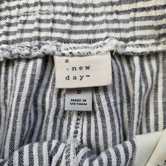 a new day shorts S - Picture 3 of 7